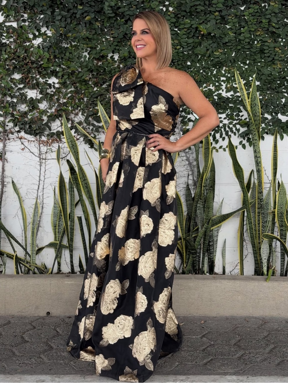 NEW Donna Karan New York One-Shoulder Metallic Jacquard Gown In Black & Gold - Picture 11 of 15